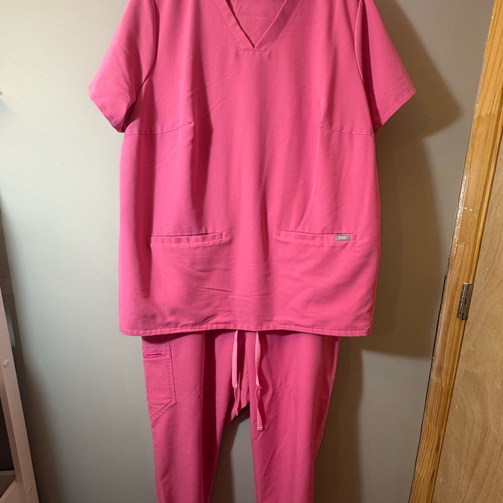 3X FIGS Scrub Set in F*cking Pink